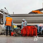 Вісім 30-тонних вантажівок випробовували Шулявський міст, під яким стояв Кличко (фото)