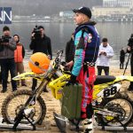 Колесами по воді: мотоцикліст переїхав 5-кілометрову ділянку Дніпра (+ фото)