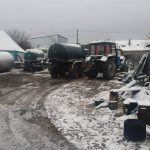 Поліцейські спіймали асенізатора, який зливав нечистоти у полі біля селища