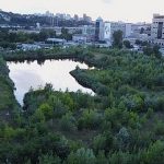Невдале будівництво ЖК перетворилося на штучне озеро – тепер там збираються облаштувати парк