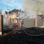 Пожежа миттєво знищила будинок та господарську будівлю (+ фото, відео)