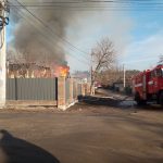 Пожежа миттєво знищила будинок та господарську будівлю (+ фото, відео)