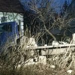 Унаслідок потрійного зіткнення розтрощено два джипи і вантажівка влетіла в двір до людей (+ фото, відео)