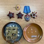 У старому годиннику ховали контрабандні нагороди (+ фото)