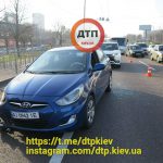 Патрульні довго ганялися за п’яною водійкою, спіймавши яку посадили голою сідницею на бордюр (+ фото, відео)