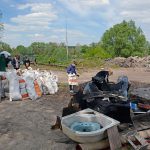 400 мішків сміття і 130 автопокришок активісти зібрали на берегах озер СМУ та Земснаряд