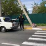 Люди примусили прибрати з тротуару сміття, яке викинули заїзді «свинарчуки» (відео)