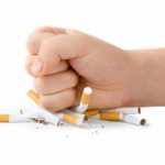 Створено петицію з вимогою заборонити куріння цигарок на балконах багатоквартирних будиків