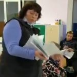 На дільниці виявили пачку сумнівних бюлетенів, вкинутих за кандидата від «Нових облич» (відео)