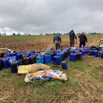 Якесь падло викинуло в річку декілька тисяч каністр з небезпечними речовинами (+ фото, відео)