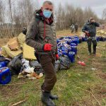 Якесь падло викинуло в річку декілька тисяч каністр з небезпечними речовинами (+ фото, відео)