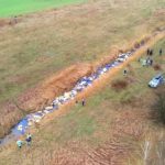 Якесь падло викинуло в річку декілька тисяч каністр з небезпечними речовинами (+ фото, відео)
