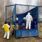 Якесь падло викинуло в річку декілька тисяч каністр з небезпечними речовинами (+ фото, відео)