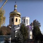 Як Свято-Покровську церкву золотими куполами вінчали (відео)