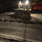 Гостомельські комунальники ще затемна вийшли на прибирання снігу (+ фото)