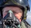 Борис Джонсон пілотує літак-винищувач (відео)