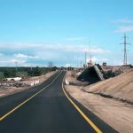 На Варшавці відновили повноцінний рух біля зруйнованого мосту (відео)