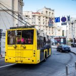 У Києві за проїзд у громадському транспорті можна оплатити банківською картою