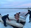 На Київському водосховищі 11 рибалок дрейфували на крижині, що відкололася від берега (+ фото, відео)