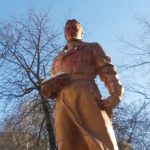 Пам’ятник Чкалову розламався навпіл під час демонтажу (+ ФОТО)