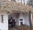 Автентична автобусна зупинка з піччю під стріхою (ФОТО)