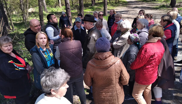 Громада і влада зібралися вирішити ситуацію стосовно блокування кладовища Романівки (+відео)